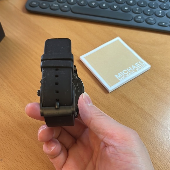 Michael Kors Watch - Picture 3 of 6